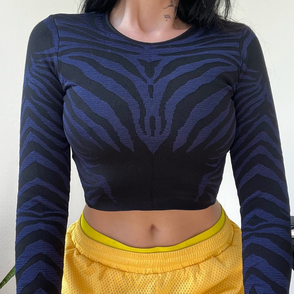 💥💋HOST PICK 🔥💕nwt Zebra Textured Jacquard Long Sleeve Crop Top Black & Navy